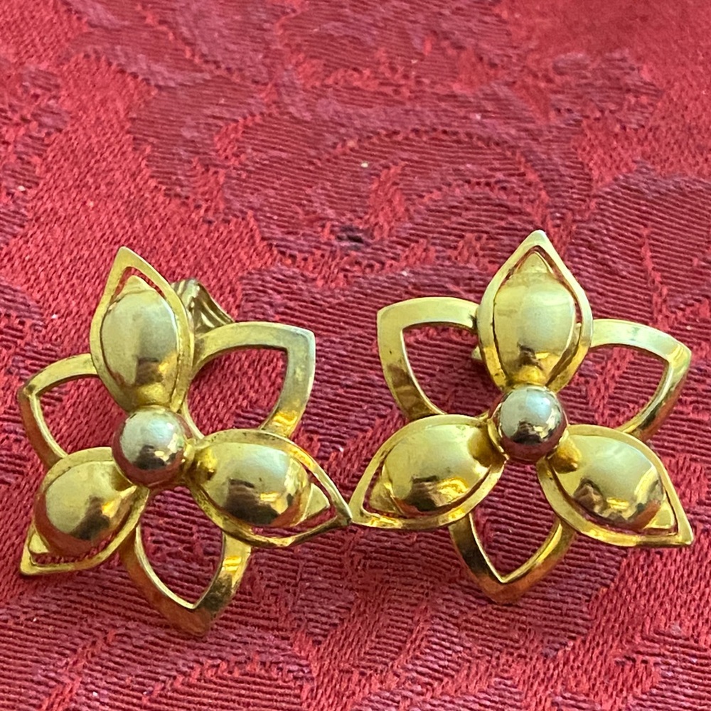 Vintage SARAH COVENTRY Gold Tone Flower CLIPON Earrings